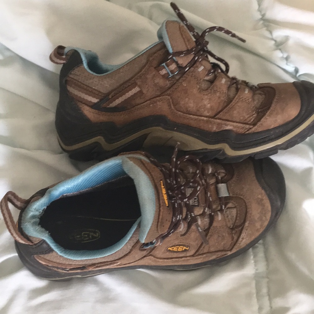 Women’s Keens hiking Boots/shoes